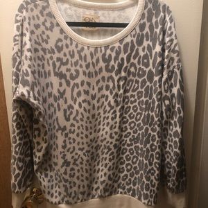 Evereve cheetah print sweatshirt
